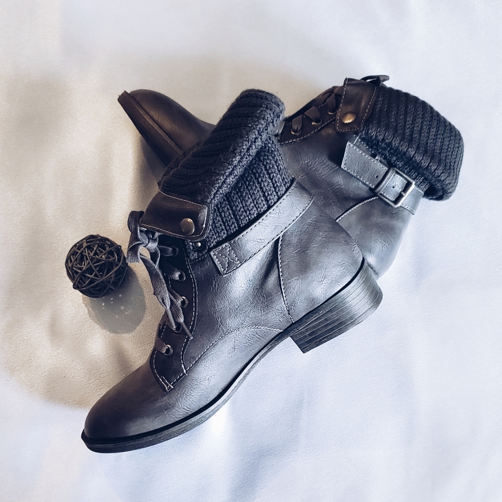 NWT Boots